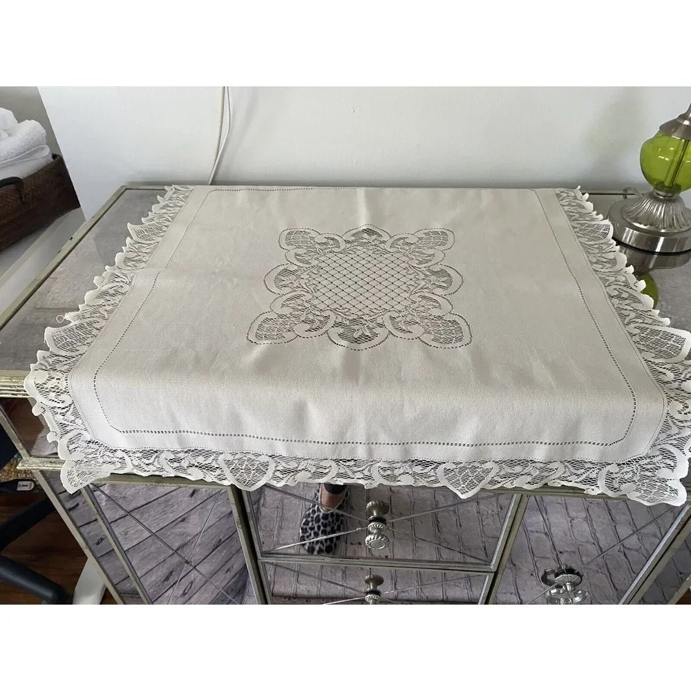 Vintage 1980s Ivory Lace Leaves Rectangle Tablecloth Cottage Farmhouse 26